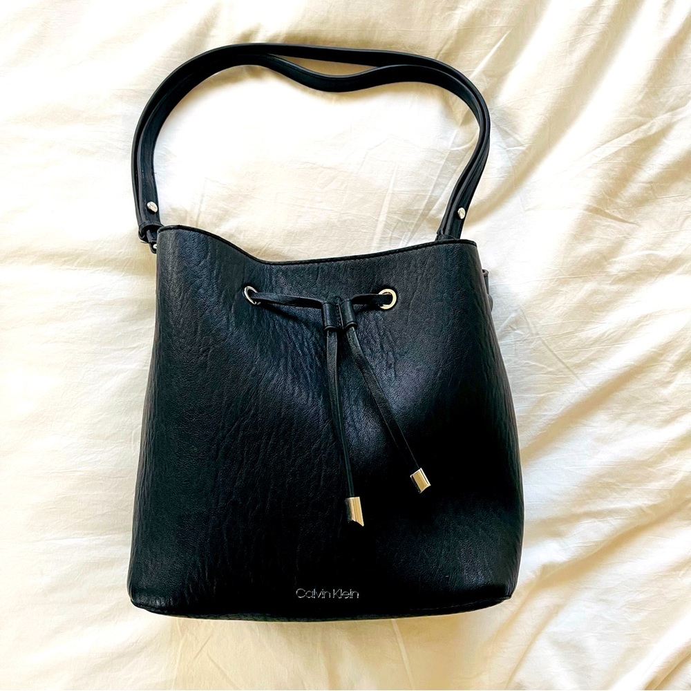 CALVIN KLEIN Bucket Bag